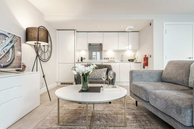 Tailored Stays – De Havilland House